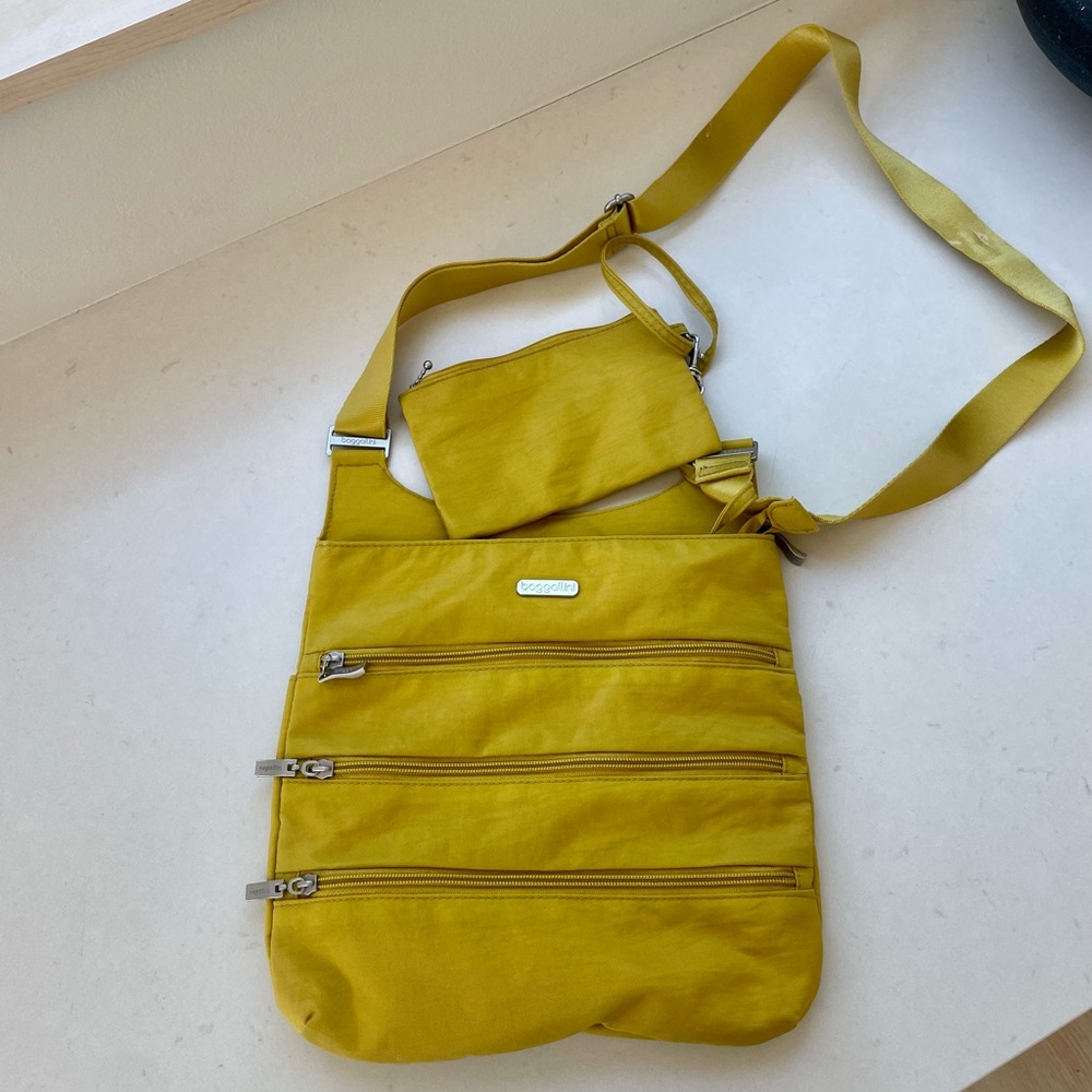 •Baggalini• cross body bag